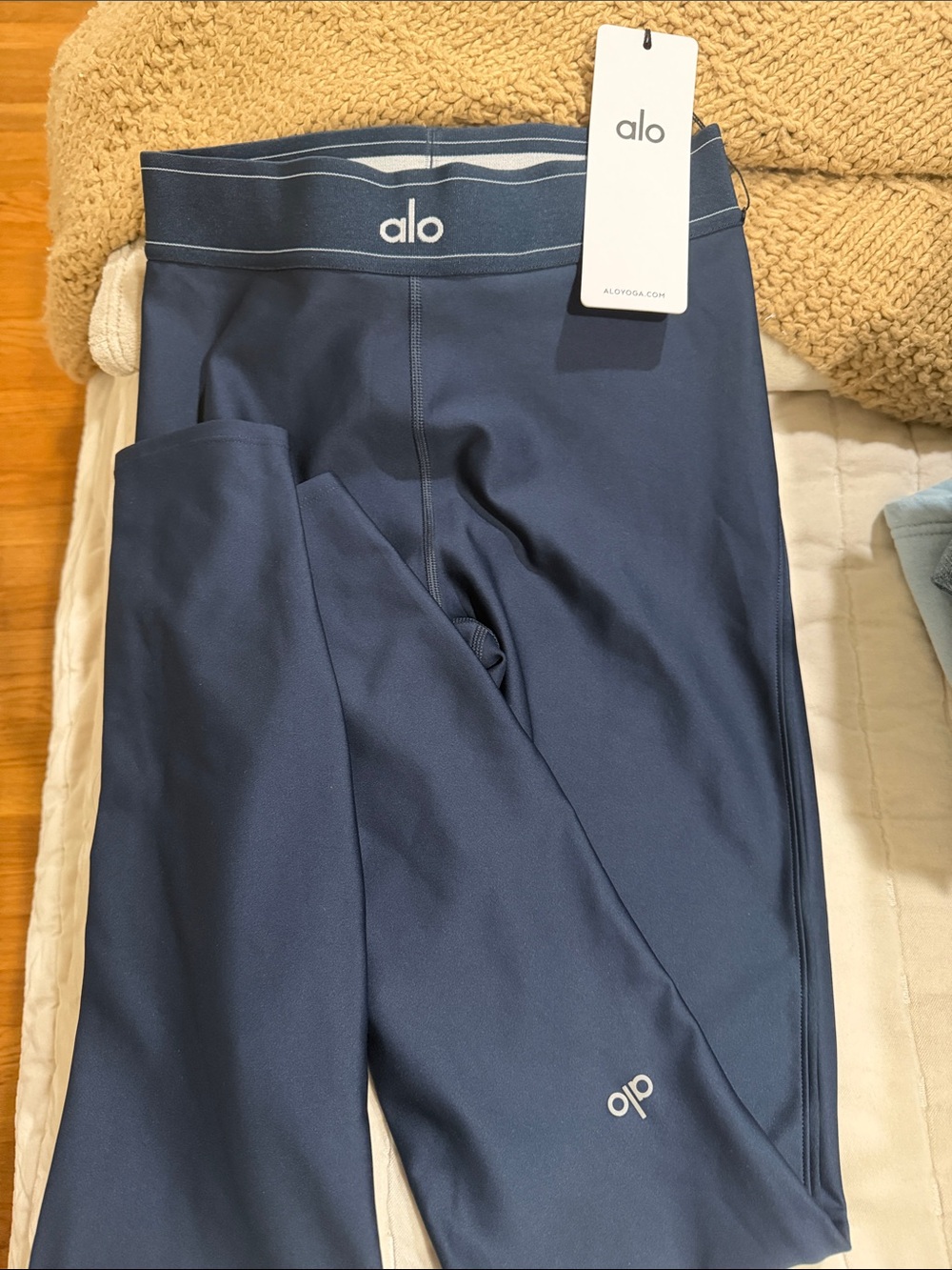 ALO Yoga women’s  Navy Blue Performance Leggings